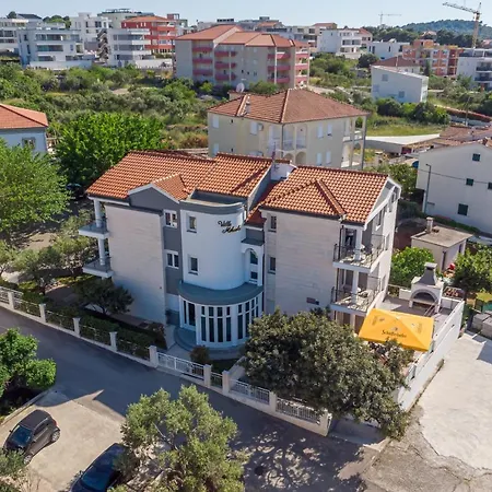 Island Mihaela 奥库格哥恩基