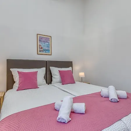 Island Mihaela - Happy Apartment