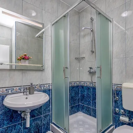 Island Mihaela 奥库格哥恩基