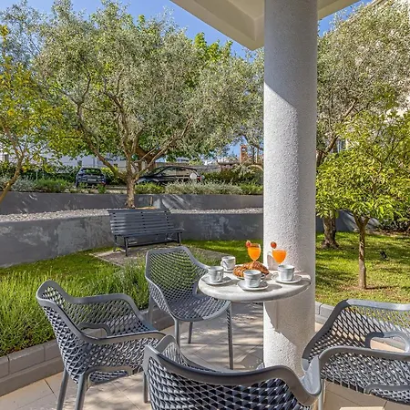 Island Mihaela - Happy Apartment