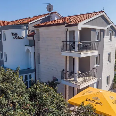 Island Mihaela - Happy Apartment