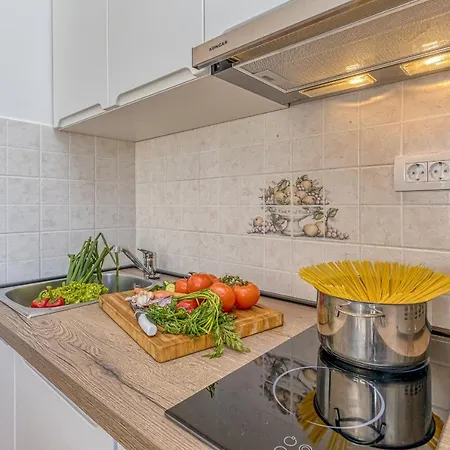 Island Mihaela * 奥库格哥恩基