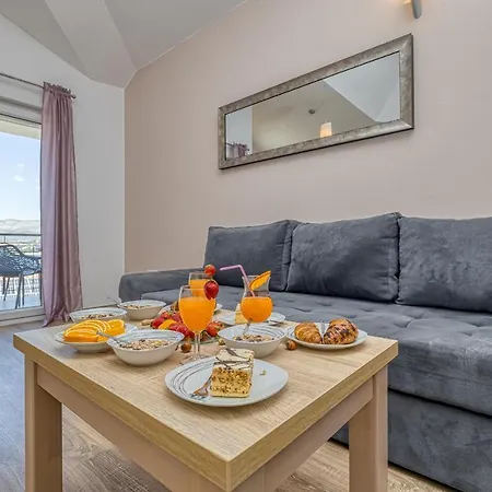 Island Mihaela * 奥库格哥恩基