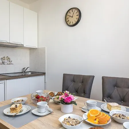 Apartment Island Mihaela - Happy