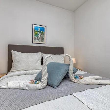 Apartment Island Mihaela - Happy Trogir