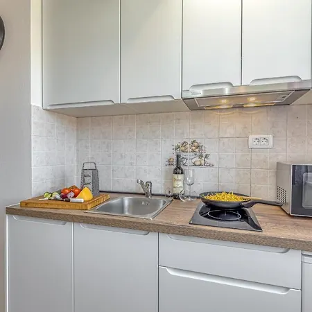 Apartment Island Mihaela - Happy