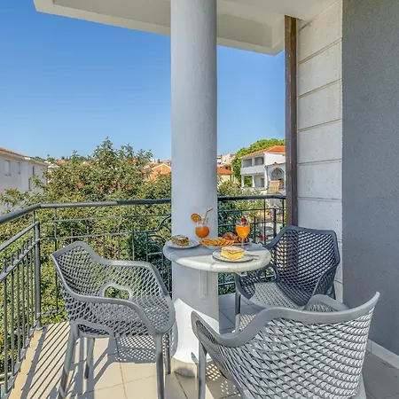 Island Mihaela - Happy Trogir