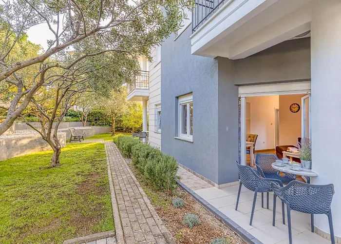 Island Mihaela Okrug Gornji