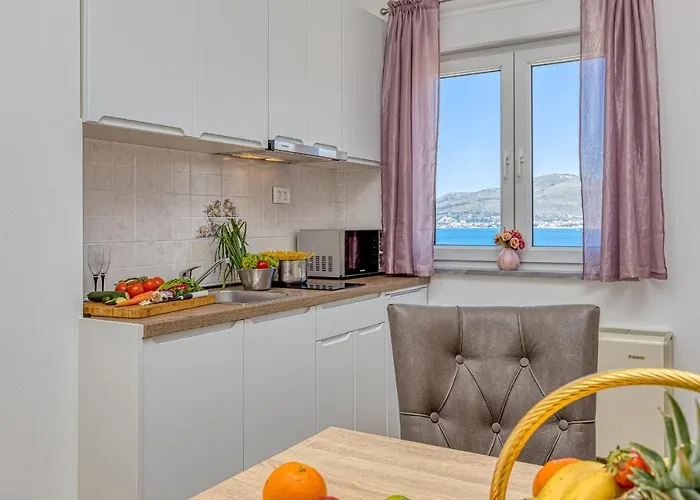 Island Mihaela Okrug Gornji