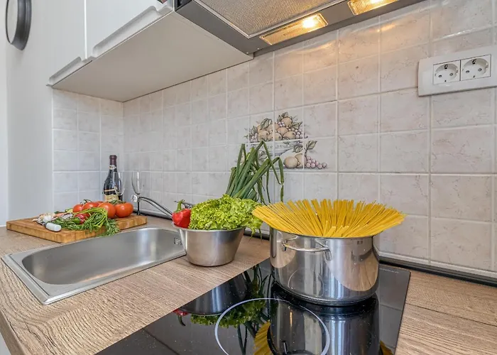 Island Mihaela Okrug Gornji