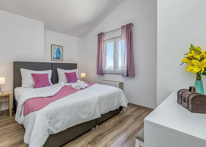 Island Mihaela Okrug Gornji