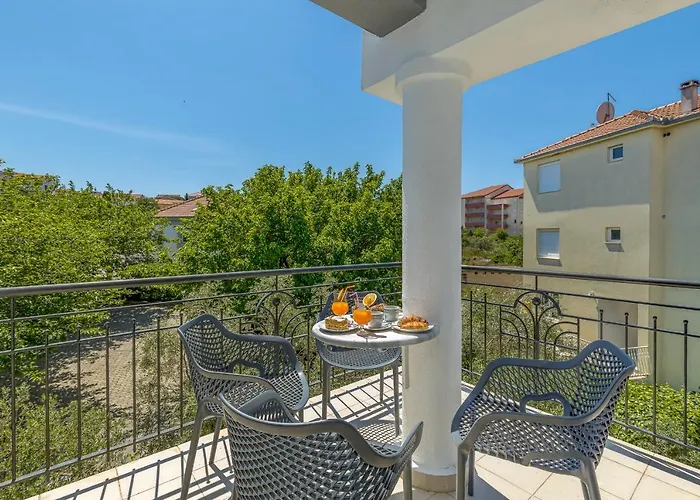 Island Mihaela * Okrug Gornji