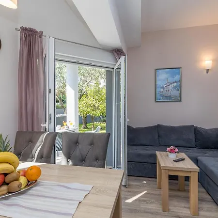 Island Mihaela Appartement