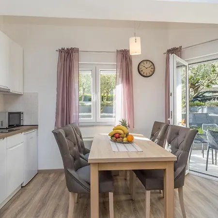 Appartement Island Mihaela *