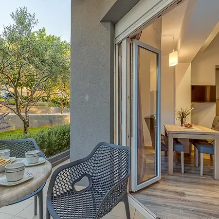 Island Mihaela Okrug Gornji