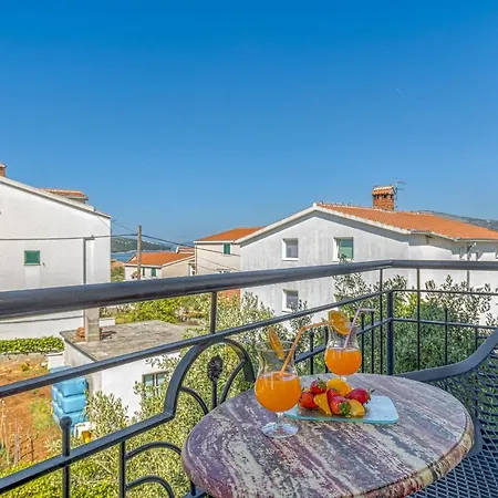 Island Mihaela - Happy * Trogir
