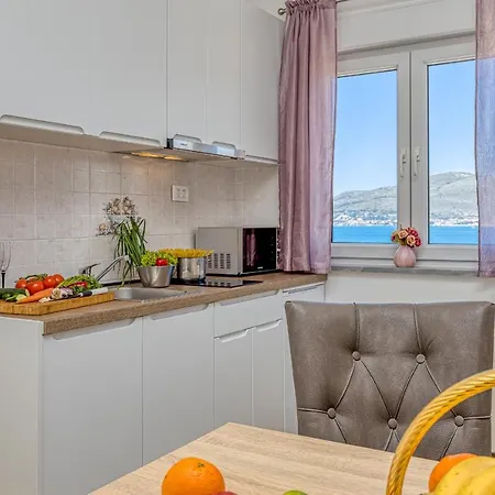 Island Mihaela Okrug Gornji