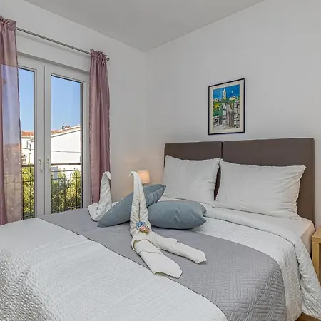 Island Mihaela Apartment *