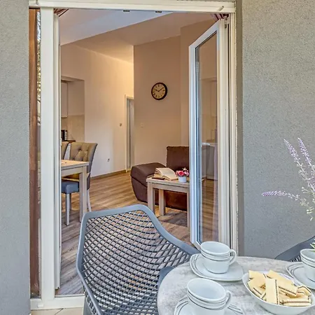 Island Mihaela Apartamento