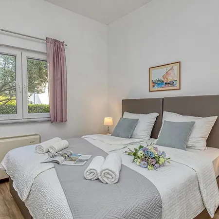 Apartament Island Mihaela Okrug Gornji