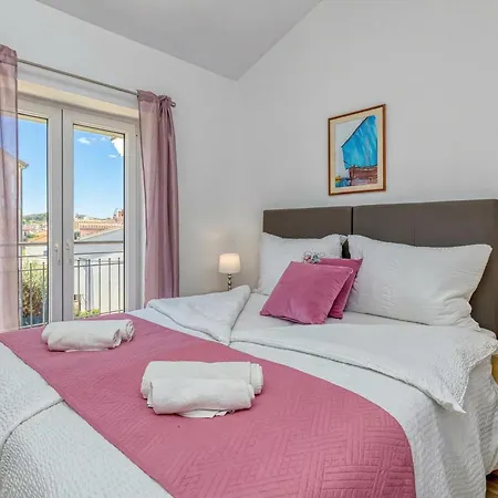 Island Mihaela Apartament *
