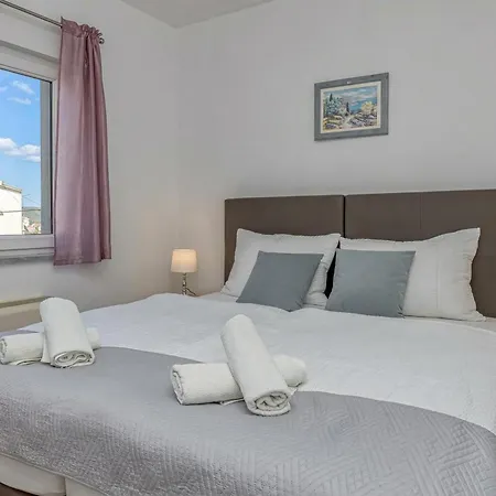 Island Mihaela Apartamento *