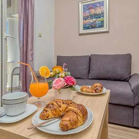 Island Mihaela Apartment