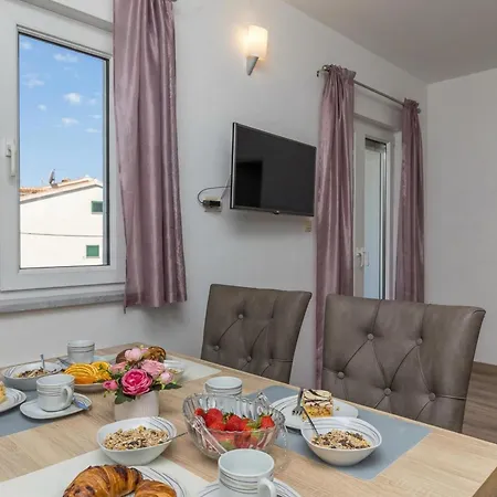 Apartament Island Mihaela Okrug Gornji