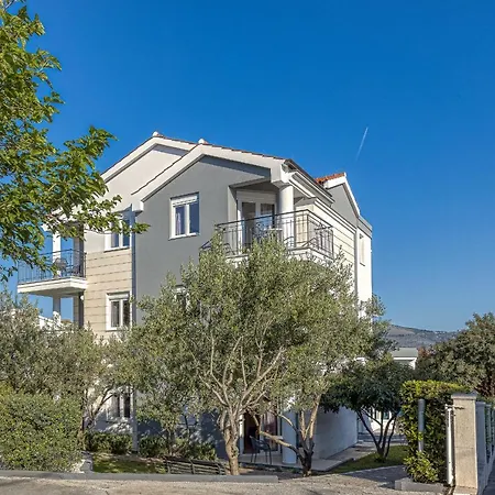 Island Mihaela * 오크루그고른지