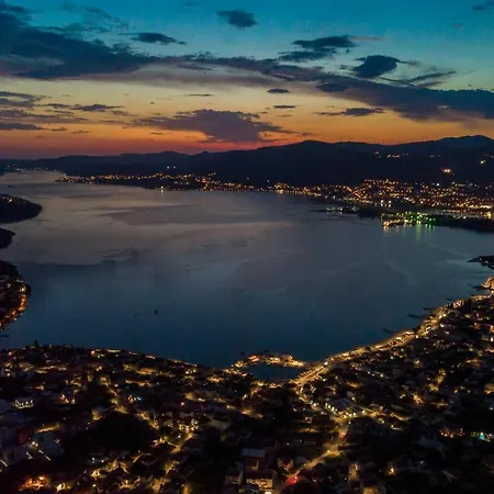 Island Mihaela 아파트